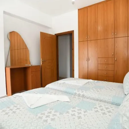 Luxurious Three Dedroom Appartement *